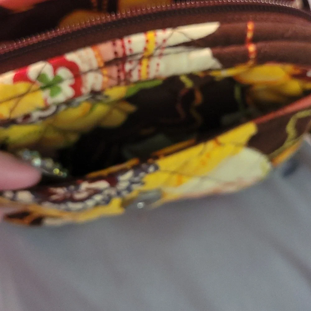 VERA BRADLEY CROSS BODY/SHOULDER—GREAT CONDITION! - Picture 7 of 9